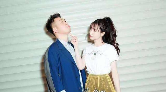 救援时尚的女孩